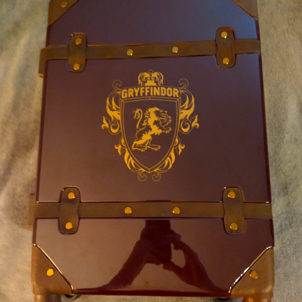 Harry Potter Gryffindor 22" Carry On Luggage